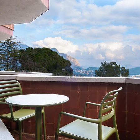 Checkin Montserrat Кольбато Экстерьер фото