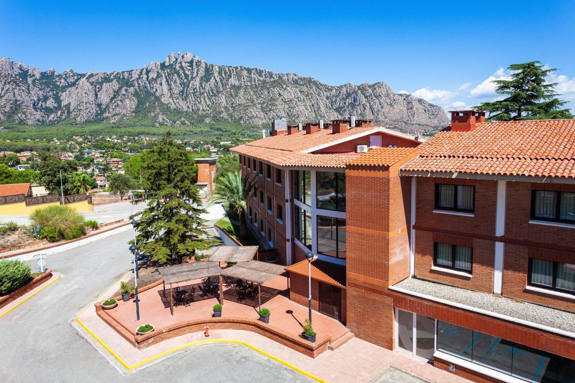 Checkin Montserrat Кольбато Экстерьер фото