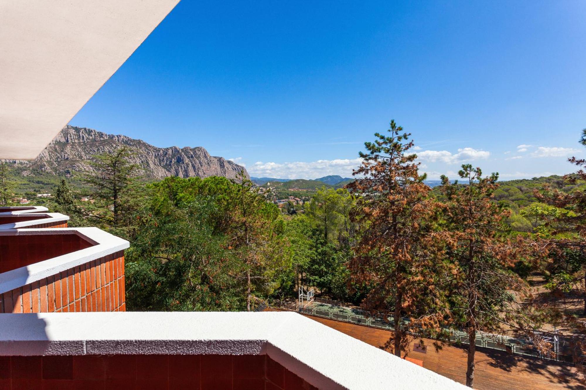 Checkin Montserrat Кольбато Экстерьер фото