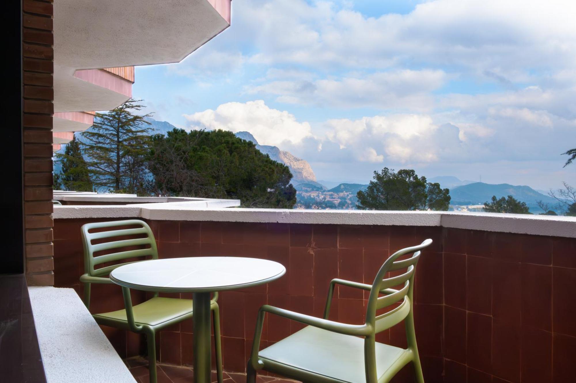 Checkin Montserrat Кольбато Экстерьер фото