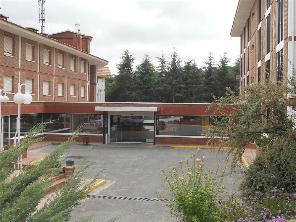 Checkin Montserrat Кольбато Экстерьер фото